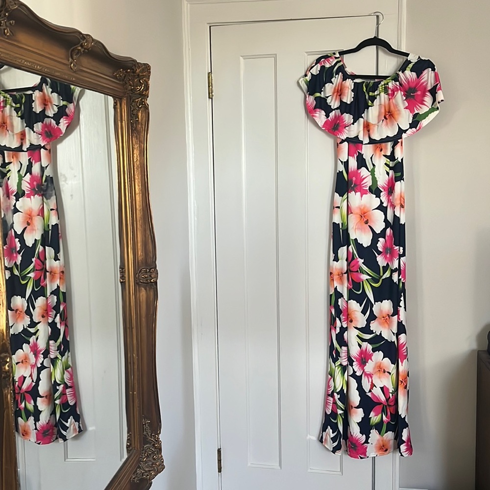 Off the shoulder, floral maxi dress, brand news with tags, very stretchy, size M